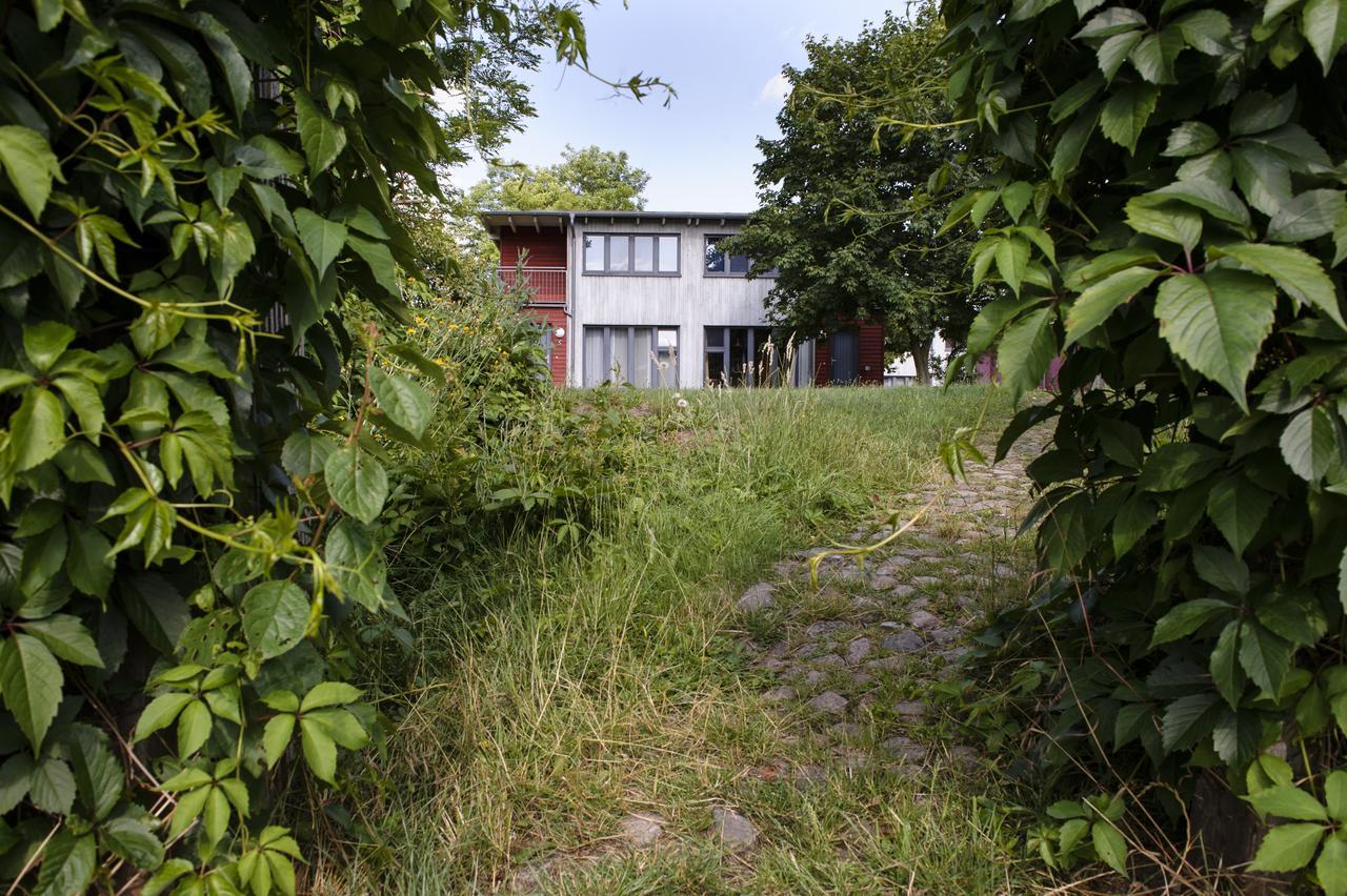Basiskulturfabrik Oeko-Hotel Neustrelitz Ngoại thất bức ảnh
