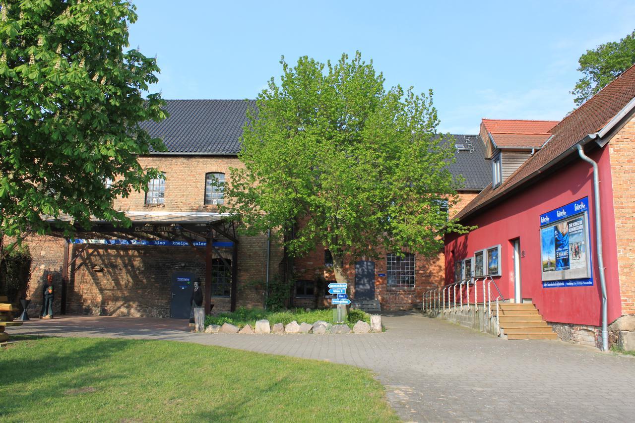 Basiskulturfabrik Oeko-Hotel Neustrelitz Ngoại thất bức ảnh