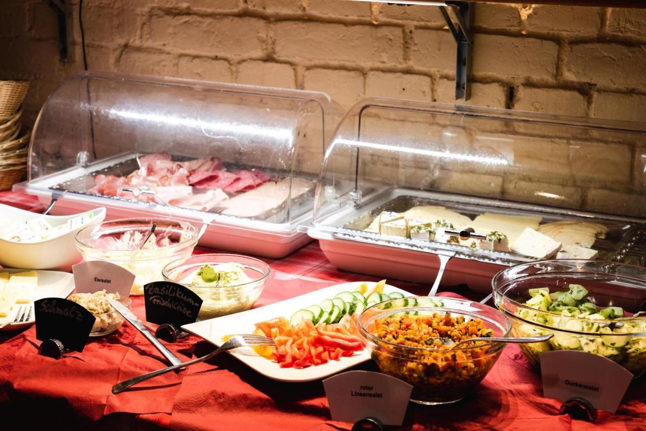 Basiskulturfabrik Oeko-Hotel Neustrelitz Ngoại thất bức ảnh